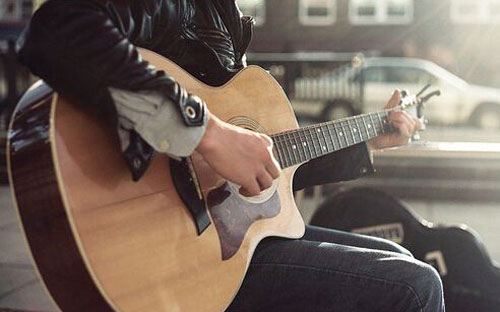 小行板吉他谱 C调六线谱_心动吉他编配_练习曲