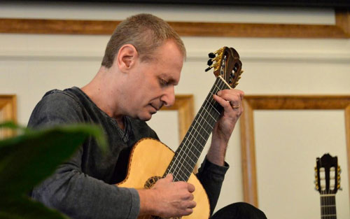 十一月的某一天指弹谱 原调六线谱_虫虫吉他编配_Leo Brower