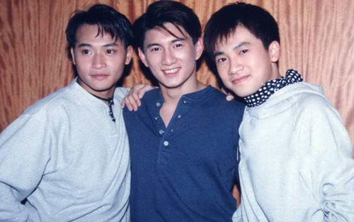 爱吉他谱 F调六线谱_扫弦版_小虎队