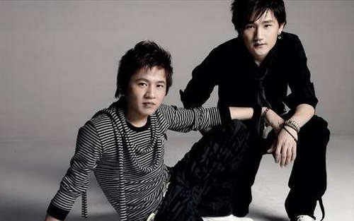 这辈子我们还能在一起吗吉他谱 E调_深蓝雨吉他编配_因果兄弟