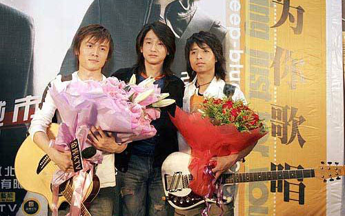 二月十四吉他谱 B调扫弦版_甲壳虫琴编配_深蓝乐团