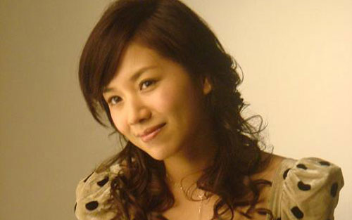 《暧昧》尤克里里谱弹唱版 E调附前奏_喵了个艺编配_侯湘婷