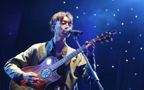 《理想三旬》尤克里里谱弹唱版 F调六线谱_星弦音乐教室编配_陈鸿宇