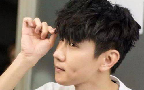 《那些你很冒险的梦》尤克里里谱弹唱版 F调附前奏_趣弹音乐编配_林俊杰