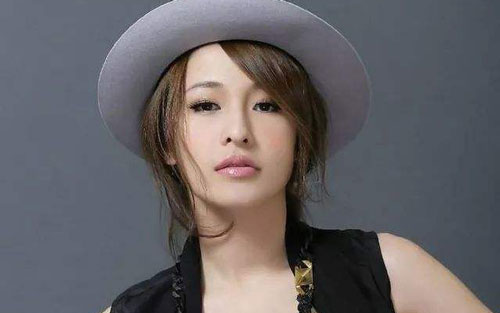 《类似爱情》尤克里里谱弹唱版 C调和弦谱_趣弹音乐编配_萧亚轩