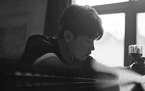 《多想在平庸的生活拥抱你》尤克里里谱弹唱版 F调六线谱_闲识音学社编配_隔