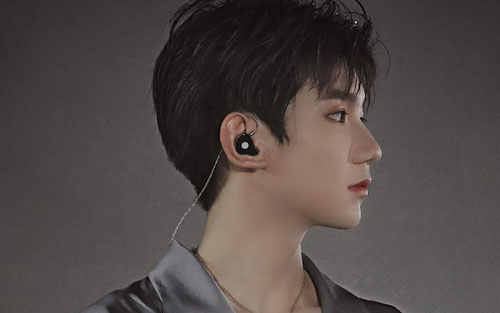 《只要有想见的人，就不是孤身一人》尤克里里谱弹唱版 A调女生版_喵了个艺编