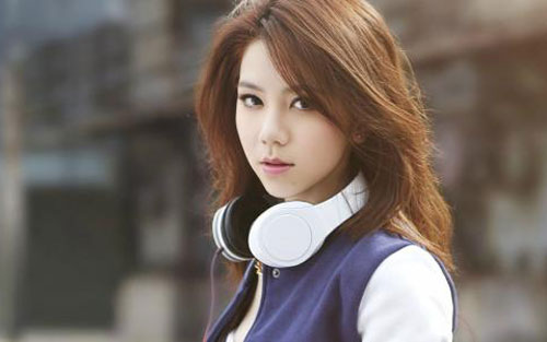 《光年之外》尤克里里谱弹唱版 原调六线谱_女生版_邓紫棋