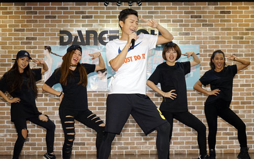 《慢慢等》尤克里里谱弹唱版 F调男生版_星弦音乐教室编配_韦礼安