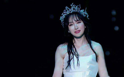 《天地无霜》尤克里里谱弹唱版 原调六线谱_简单版_萨顶顶