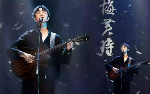 《一如年少模样》尤克里里谱弹唱版 F调和弦谱_小小凤工作室编配_陈鸿宇