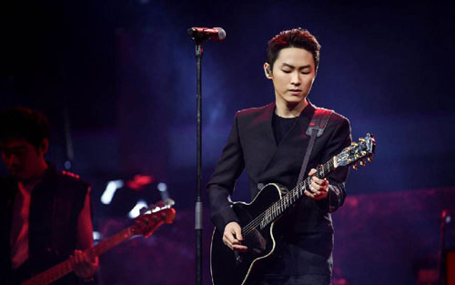 《男孩》尤克里里谱弹唱版 C调和弦谱_闲识音学社编配_梁博