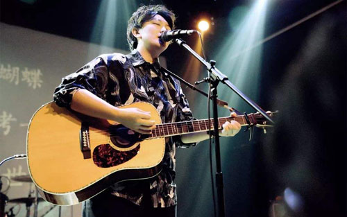 《重逢》尤克里里子弹唱版 F调和弦谱_邓宇诗编配_宿羽阳