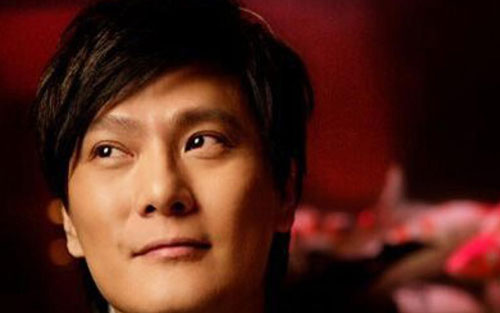 《白月光》尤克里里谱弹唱版 F调附前奏_小小凤编配_张信哲