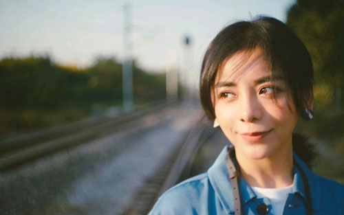 《岁月神偷》尤克里里谱弹唱版 C调六线谱_闲识音学社编配_金玟岐