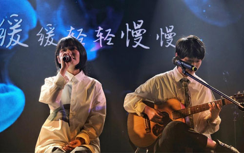 《云烟成雨》尤克里里谱弹唱版 G调附前奏_星暴音乐ukulele编配_房东的猫