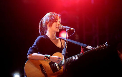 《艳火》尤克里里谱弹唱版 D调女生版_音乐之家编配_张悬