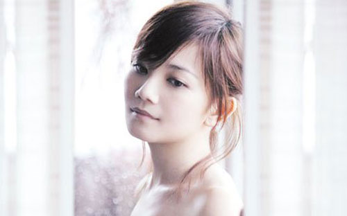 《情歌》尤克里里谱弹唱版 F调和弦谱_女生版_梁静茹