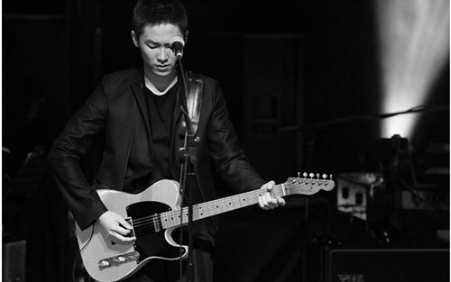 《男孩》尤克里里谱弹唱版 A调附前奏_桃子鱼仔编配_梁博