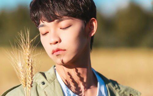 《行星Planet》尤克里里谱弹唱版 F调附前奏_莉莉克丝编配_谭联耀