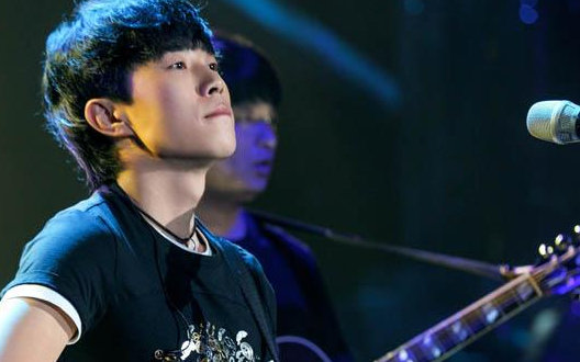 《理想》尤克里里谱指弹版 原调六线谱_ukutanker编配_赵雷