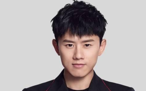 《何必在一起》尤克里里谱弹唱版 C调六线谱_闲识音学社编配_张杰