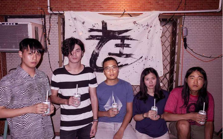 《我还年轻》尤克里里谱弹唱版 C调扫弦版_莉莉克丝编配_老王乐队