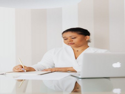 初学者买吉他一般多少钱一把 初学者买吉他一般